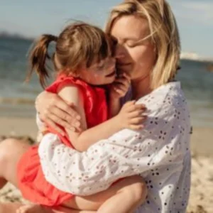 Ingerlise Svaleng and her daughter Maia at the beach.